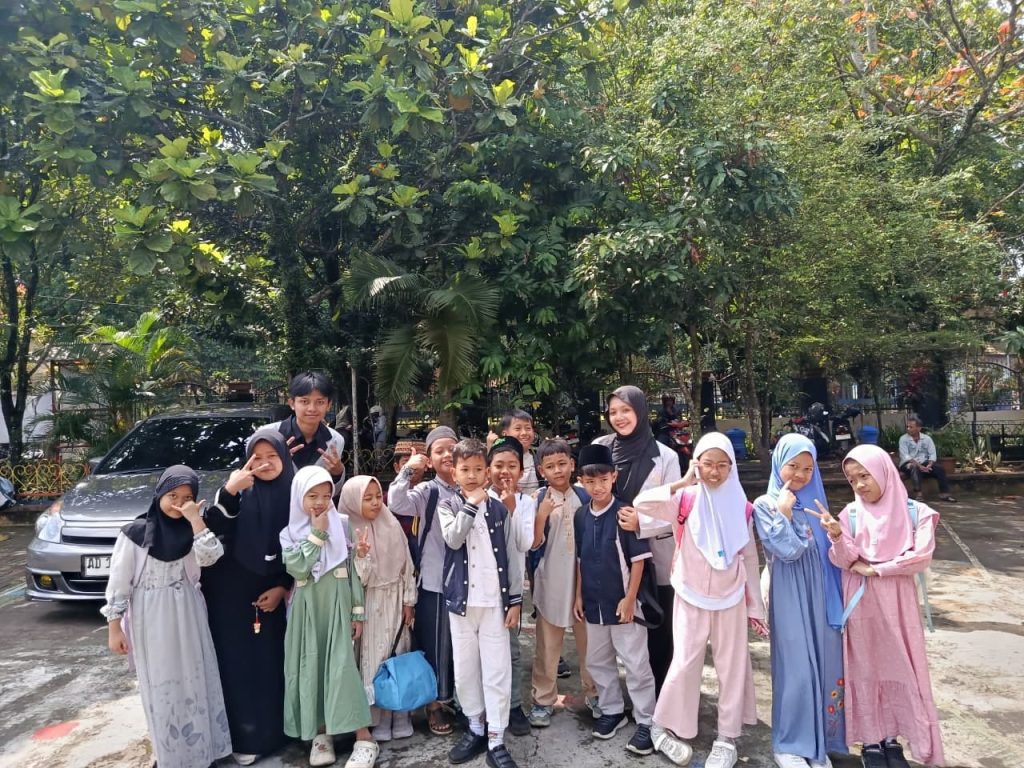 Implementasi Kerja Sama, Prodi TI UIN Salatiga Gelar Pesantren Ramadan dan Edukasi Algoritma di SD N 6 Salatiga